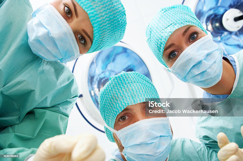 Close-up of surgeons три - Стоковые фото Help - английское слово роялти-фри