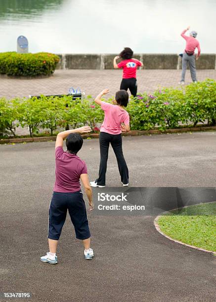 Synchronizacji - zdjęcia stockowe i więcej obrazów Qigong - Qigong, Aerobik, Aktywni seniorzy