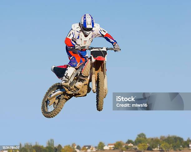 Motocross Motorräder Jump Stockfoto und mehr Bilder von Motorrad - Motorrad, Hochspringen, Stunt