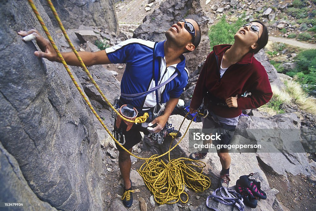 Equipo de rock escaladoras. - Foto de stock de Escalada en roca libre de derechos