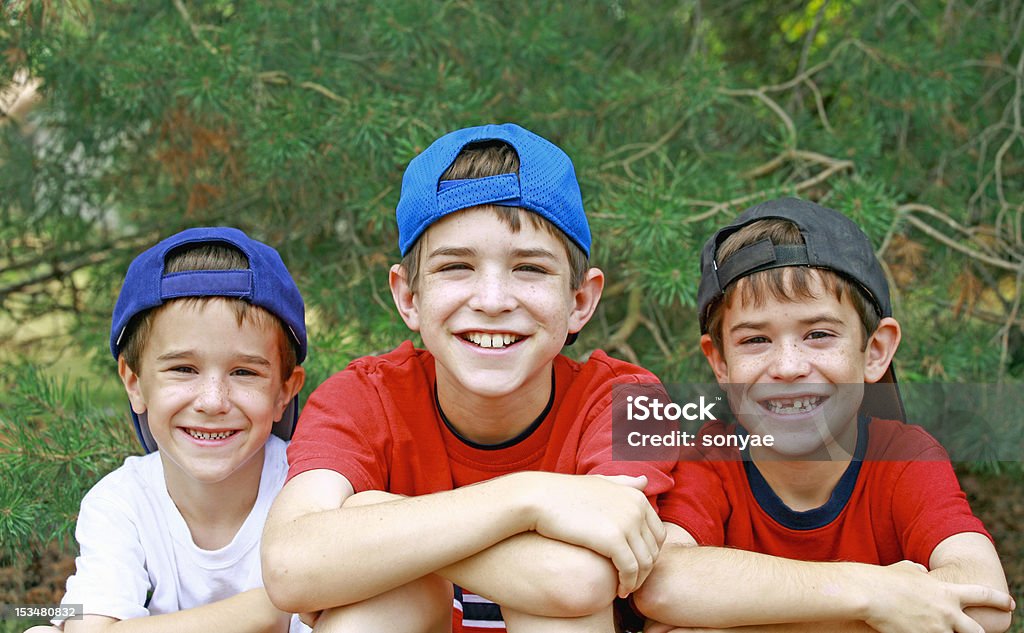 Meninos vestindo Chapéus/bonés de Basebol - Royalty-free Irmão Foto de stock