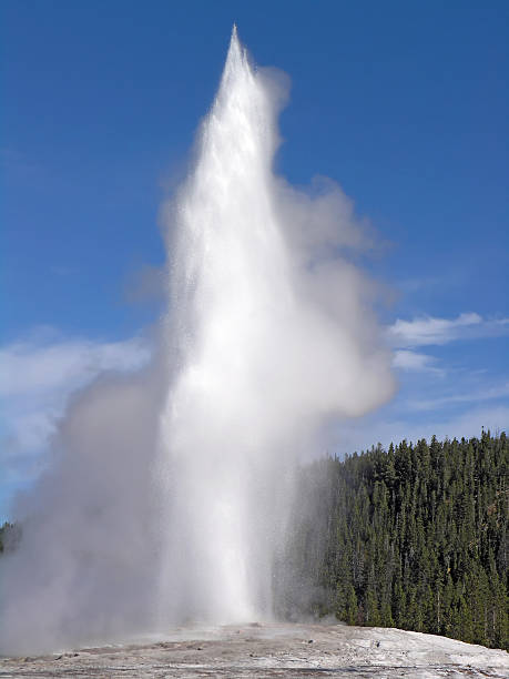 old faithful - reliability old old faithful famous place - fotografias e filmes do acervo