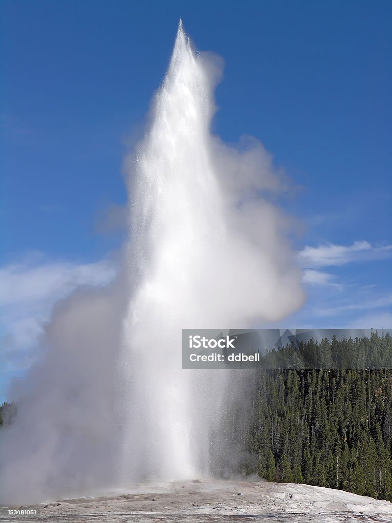 Олд-Фейтфул - Стоковые фото Upper Geyser Basin роялти-фри