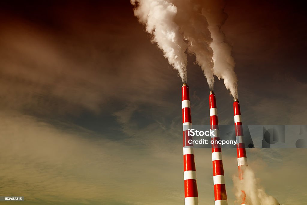 Промышленный Дымовая труба - Стоковые фото Без людей роялти-фри