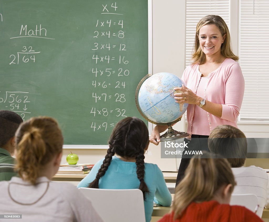 Учитель объяснить миру для студентов - Стоковые фото Глобус роялти-фри
