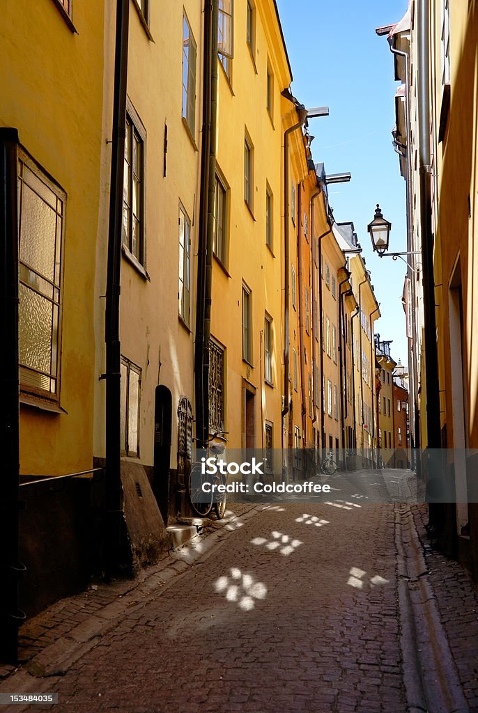 Переулок в Старый город Стокгольма - Стоковые фото Архитектура роялти-фри