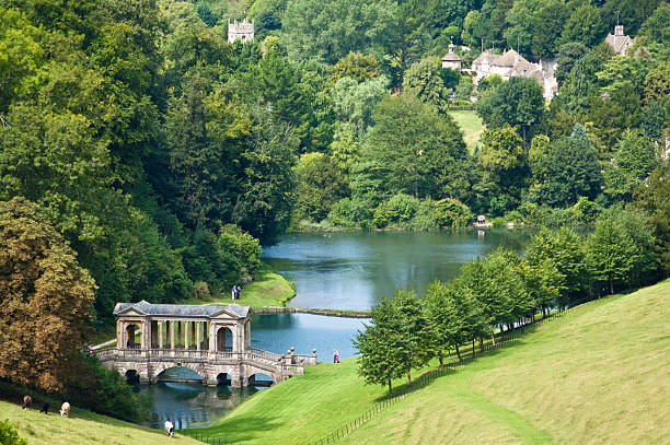 jardin paysager - bath england photos et images de collection