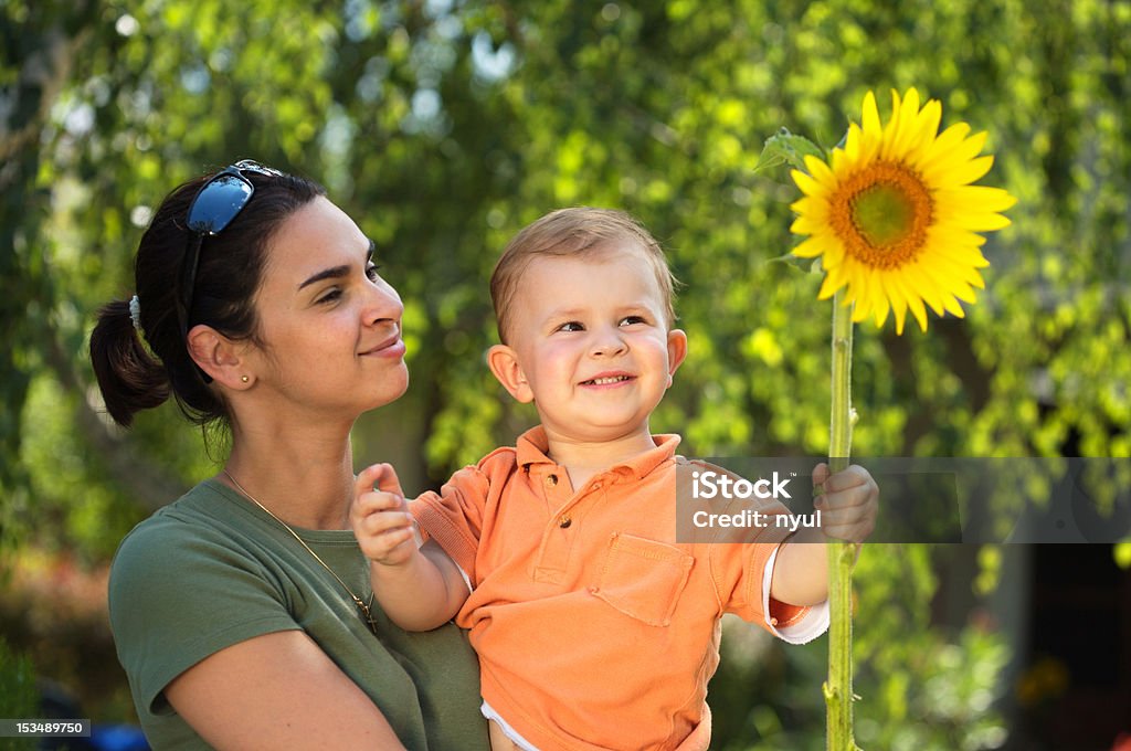 Mãe e bebê no verão - Foto de stock de 18 a 23 meses royalty-free