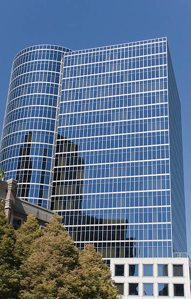 moderno arranha-céu do centro de vancouver - pan pacific hotel imagens e fotografias de stock