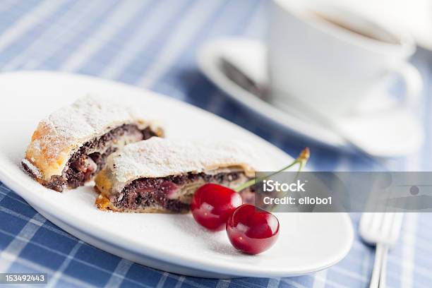 Seme Di Papavero Strudel Con Ciliegia - Fotografie stock e altre immagini di Ciliegia - Ciliegia, Papavero - Pianta, Strudel