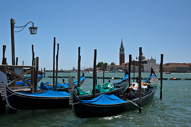 Gôndolas a lagoa, Veneza, Itália - foto de acervo