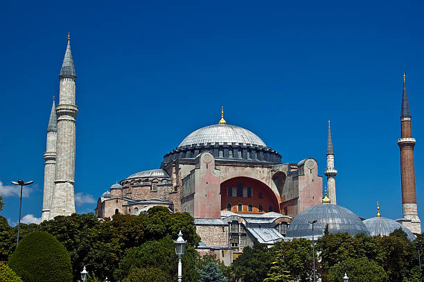 Do lado de fora, a Hagia Sophia de Istambul - foto de acervo