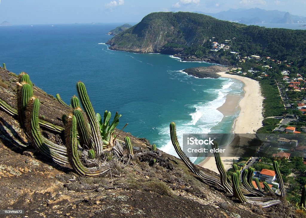 Itacoatiara Blick auf den Strand von Costao Mountain top - Lizenzfrei Niteroi Stock-Foto