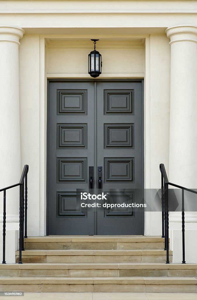Podwójne drzwi - Zbiór zdjęć royalty-free (Frontowe drzwi)