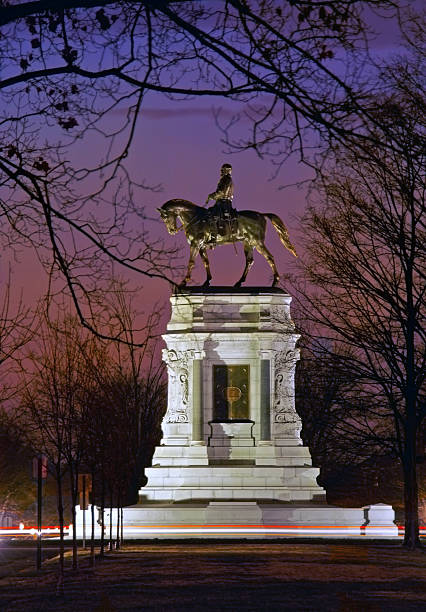 istock General Robert E. Lee monument in Richmond, Virginia 153496124