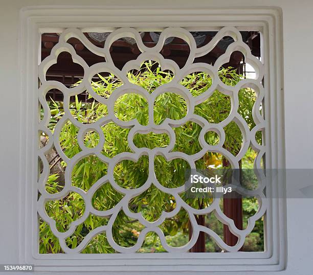 White Fenster Mit Bambus Stockfoto und mehr Bilder von Architektur - Architektur, Außenaufnahme von Gebäuden, Bambus - Graspflanze