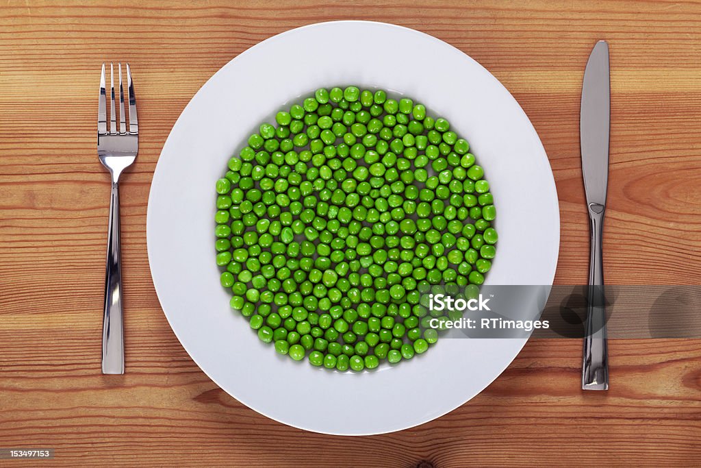 Ervilhas em um prato branco - Royalty-free Alimentação Saudável Foto de stock