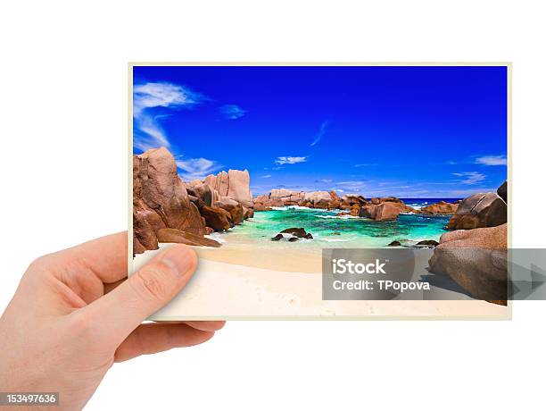 Fotografia Di Spiaggia In Mano - Fotografie stock e altre immagini di Acqua - Acqua, Bianco, Carta
