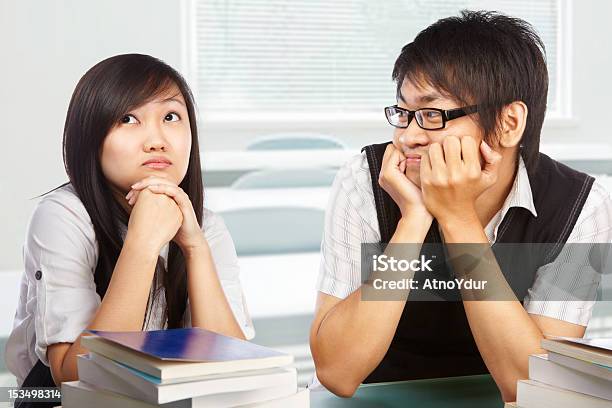 Studente Falling In Love - Fotografie stock e altre immagini di Etnia indo-asiatica - Etnia indo-asiatica, Occhiali da vista, Adulto