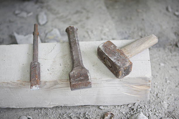 herramientas manuales - work tool chisel wood mallet fotografías e imágenes de stock