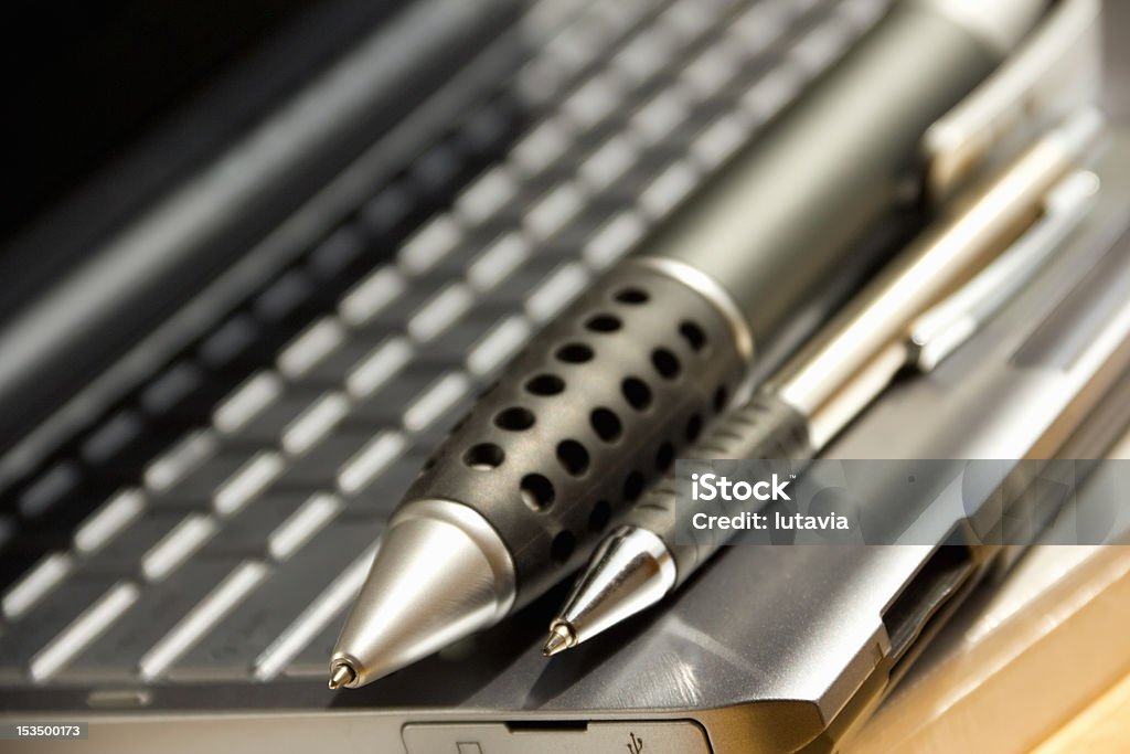 Computador e uma caneta - Royalty-free Aberto Foto de stock