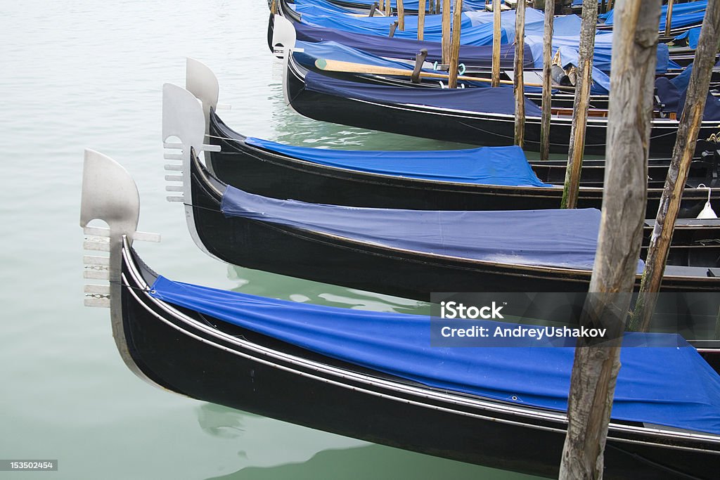 Góndola estacionamiento sin servicio de valet, Venecia, Italia - Foto de stock de Agua libre de derechos