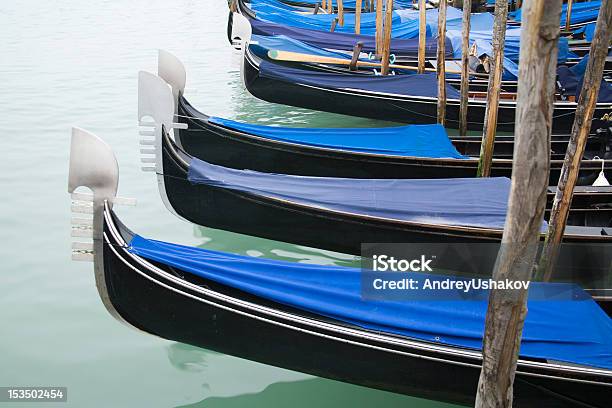 Góndola Estacionamiento Sin Servicio De Valet Venecia Italia Foto de stock y más banco de imágenes de Agua