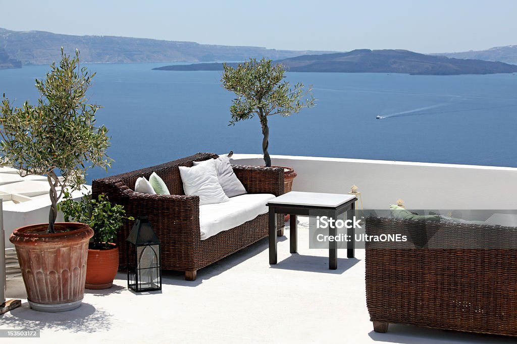Terrasse mit Blick auf das Meer, Oia Dorf Santorini, Griechenland, Kykladen Inselgruppe - Lizenzfrei Stadt Stock-Foto