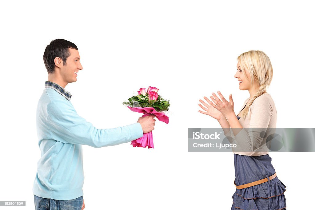 Namorado dando flores para sua namorada surpreendida - Royalty-free Adulto Foto de stock