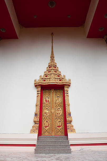 door to shrine a main door of a temple shrine. built in the shape of traditional thai crown. phatthalung province stock pictures, royalty-free photos & images