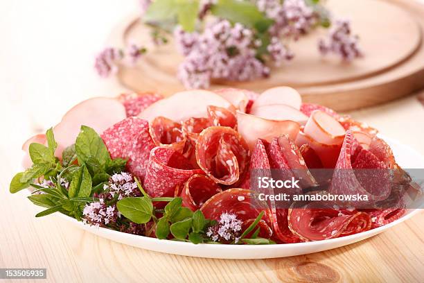 Jamón Y Salami Foto de stock y más banco de imágenes de Alimento - Alimento, Alimentos ahumados, Carne