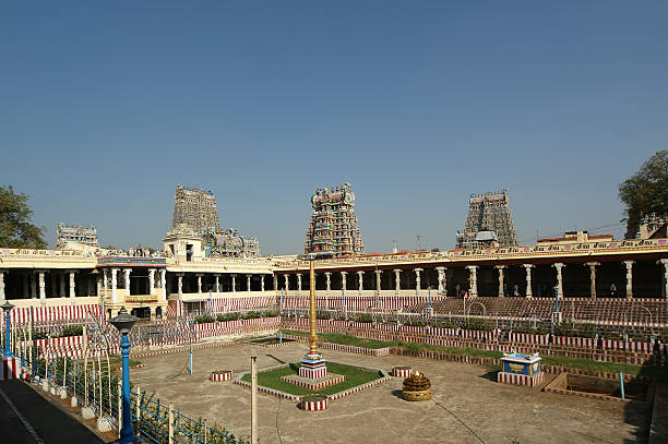 interior de dr. meenakshi templo hindú en madurai, tamil nadu - madurai kerala india tamil nadu fotografías e imágenes de stock