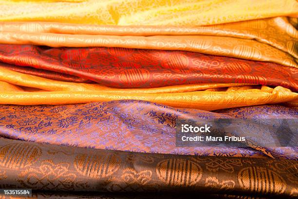 Indian Tejido De Foto de stock y más banco de imágenes de Sari - Sari, Seda - Textil, Textil