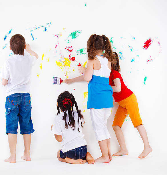 istock Kids painting wall 153516460