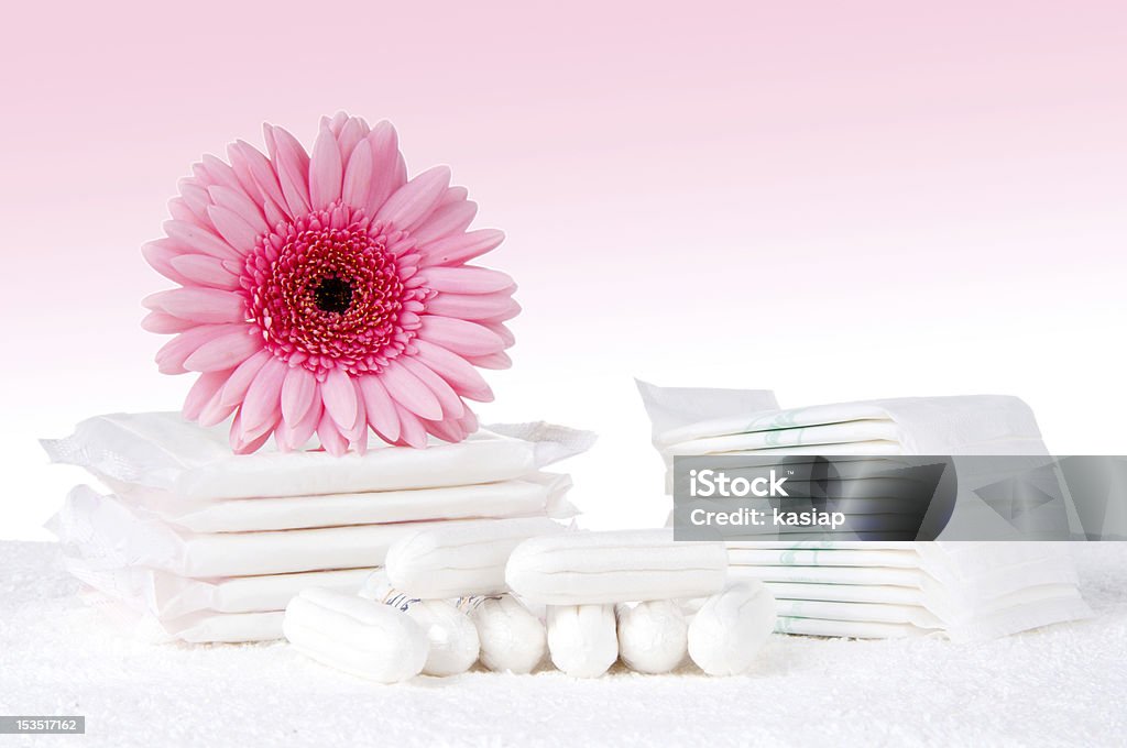 Tampons e blocos de papel - Foto de stock de Fluxo Menstrual royalty-free