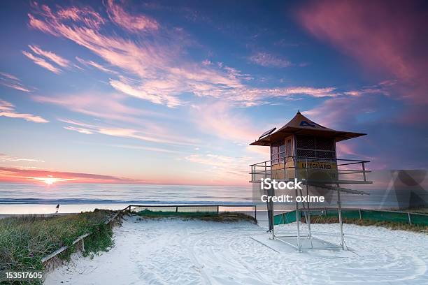 Photo libre de droit de Australian Cabine De Sauveteur Au Lever Du Soleil Sur La Gold Coast banque d'images et plus d'images libres de droit de Côte Gold Coast