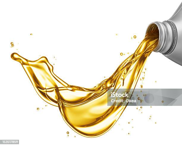 Nalewać Olej - zdjęcia stockowe i więcej obrazów Olej silnikowy - Olej silnikowy, Ropa naftowa, Wymiana oleju
