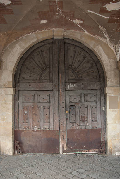 istock doorway in Place des Vosges 153518588