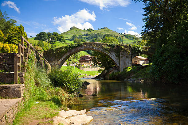 medieval miera ponte e rio em espanha - santander imagens e fotografias de stock