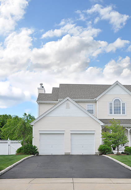 istock Suburban Home Two Car Garage Driveway 153519375