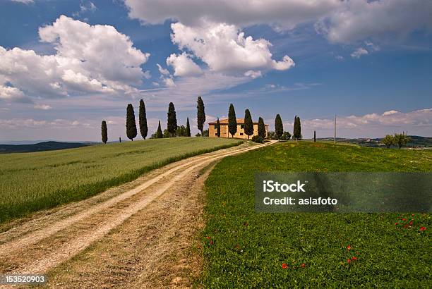 Foto de Val Dorcia Toscana Fazenda e mais fotos de stock de Agricultura - Agricultura, Arquitetura, Azul