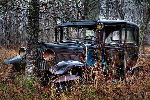 駐車場 - car old rusty scrap metal ストックフォトと画像