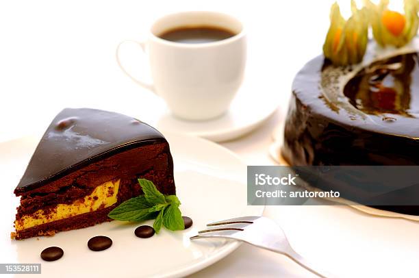 Вкусные Коричневый Шоколадный Торт — стоковые фотографии и другие картинки Ароматический - Ароматический, Выпечка, Горизонтальный