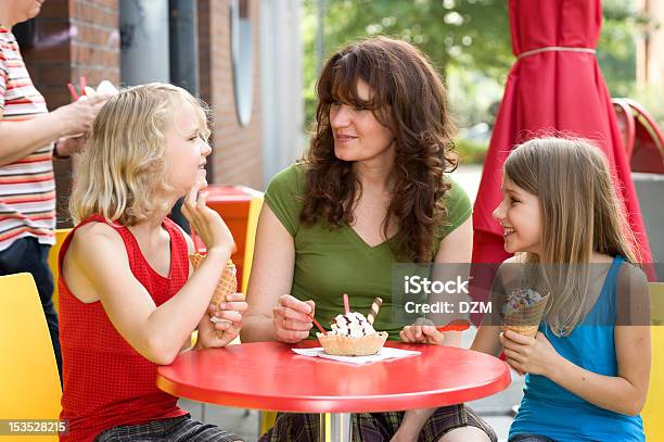 Ice Cream Stockfoto und mehr Bilder von Familie - Familie, Speiseeis, Eisdiele