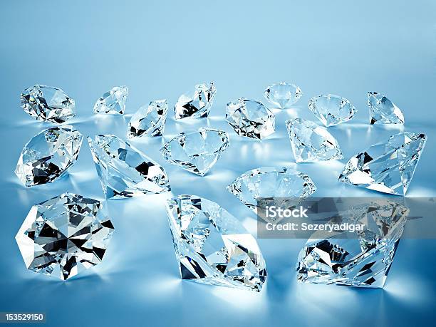 Diamantes Foto de stock y más banco de imágenes de Azul - Azul, Brillante, Cristal - Estructura física