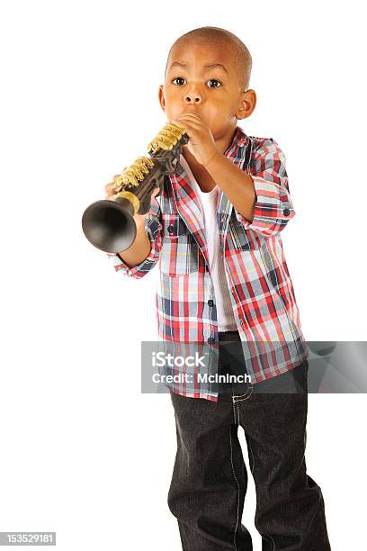 Tooting Criança Pequena - Fotografias de stock e mais imagens de Instrumento de Sopro - Instrumento de Sopro, 2-3 Anos, Aberto