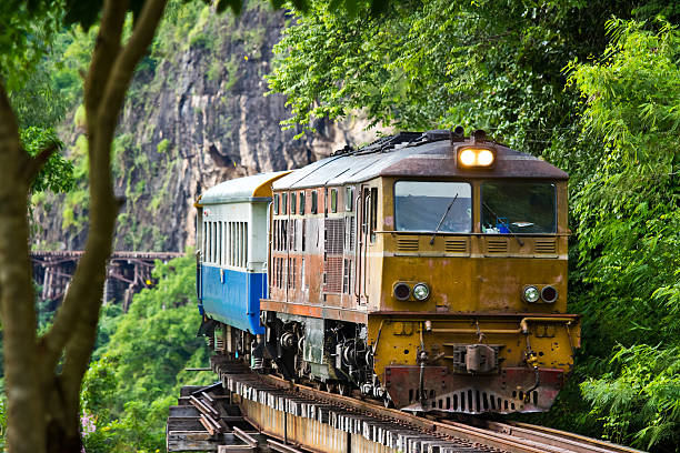 ディーゼル鉄道 - kanchanaburi province train thailand diesel ストックフォトと画像