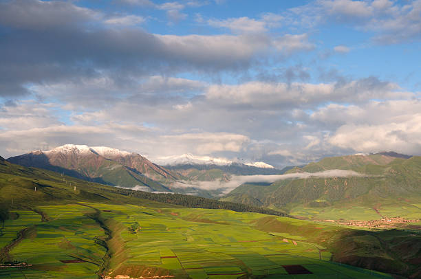 istock Snowy mountain, cloud, beautiful natural scenery 153529893