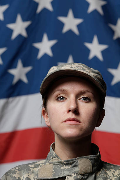 istock Female soldier in front of US flag, vertical 153535523