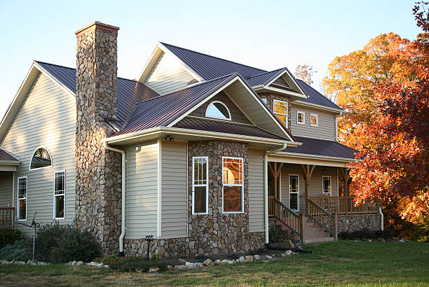 bege e casa de pedra no outono - roof shape imagens e fotografias de stock